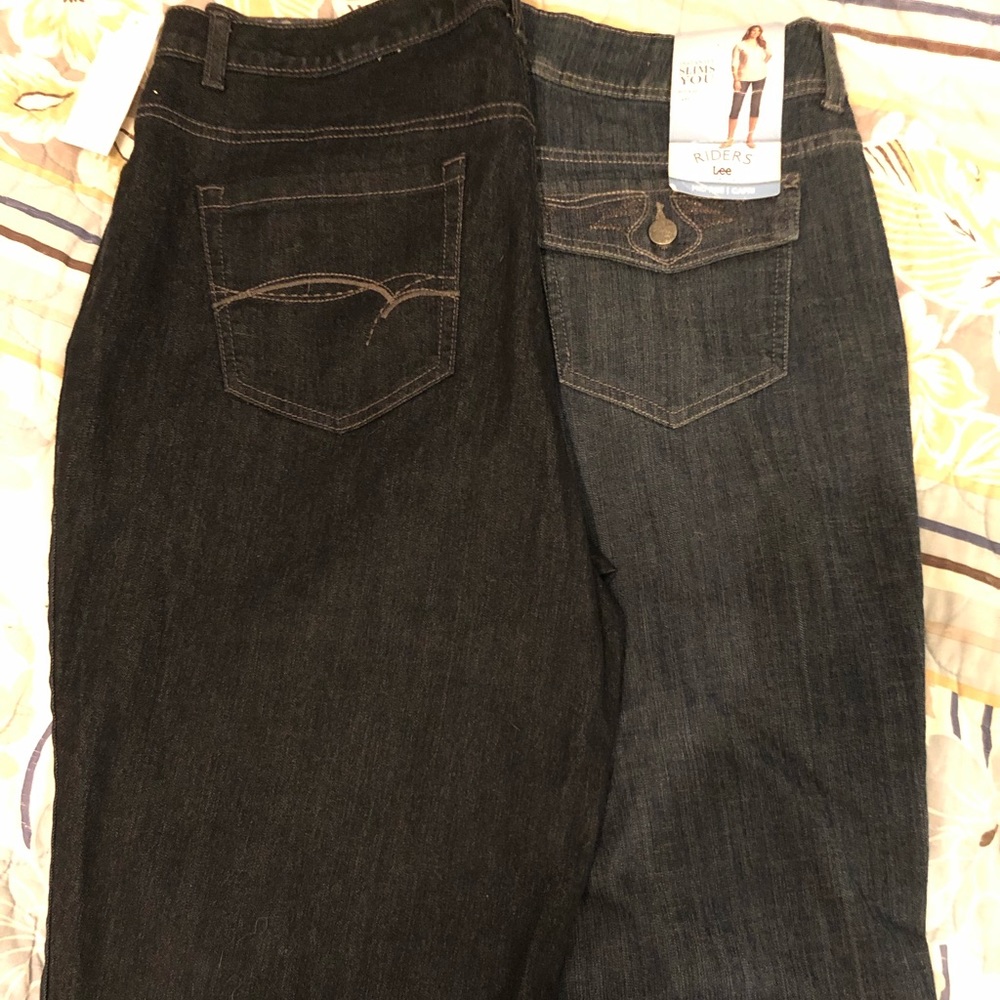 Lot of 2 size 16W/16 Capris Lee & Faded Glory, NWT